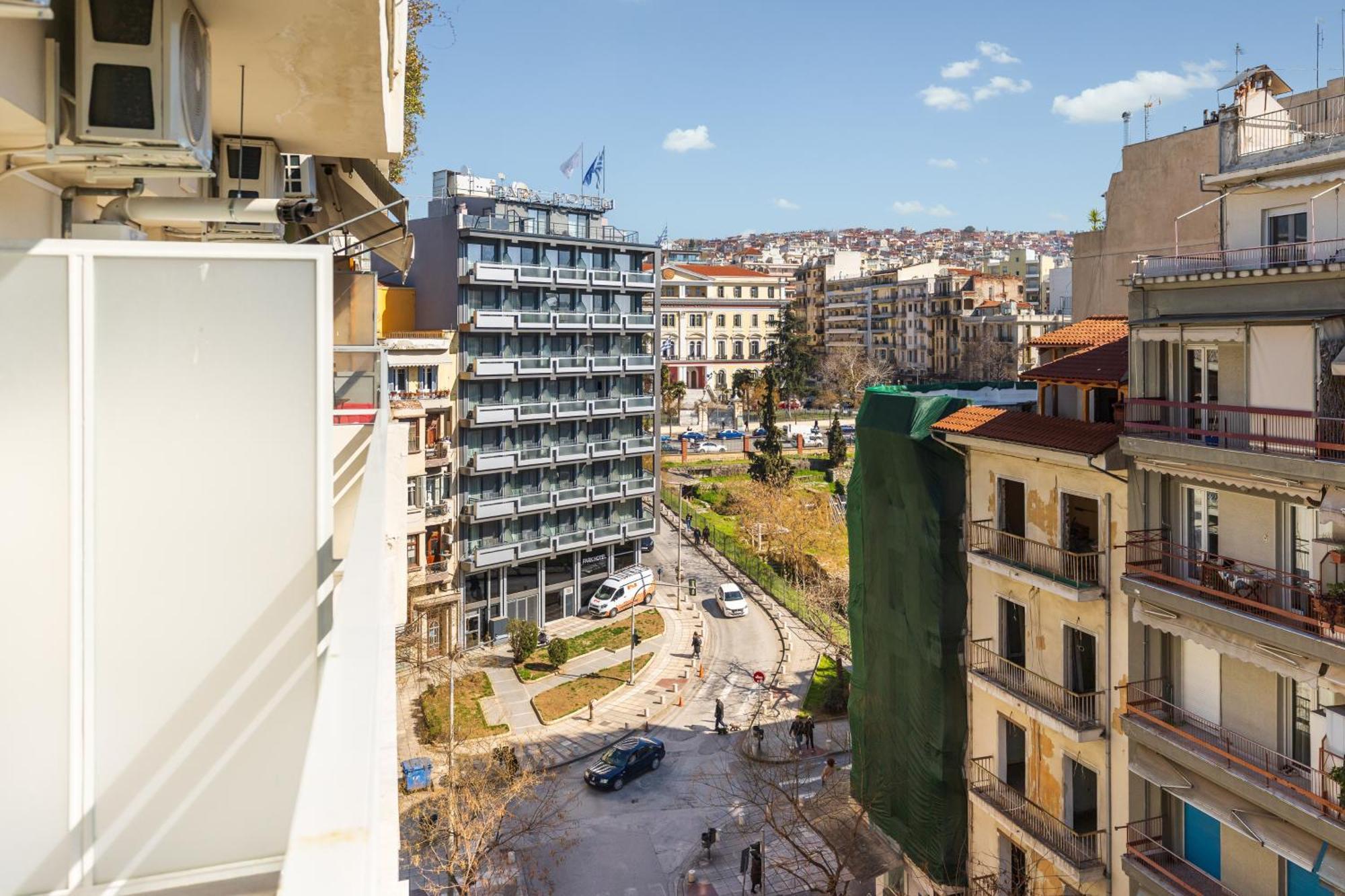 Coloured Nests Apartment Thessaloniki Exterior photo