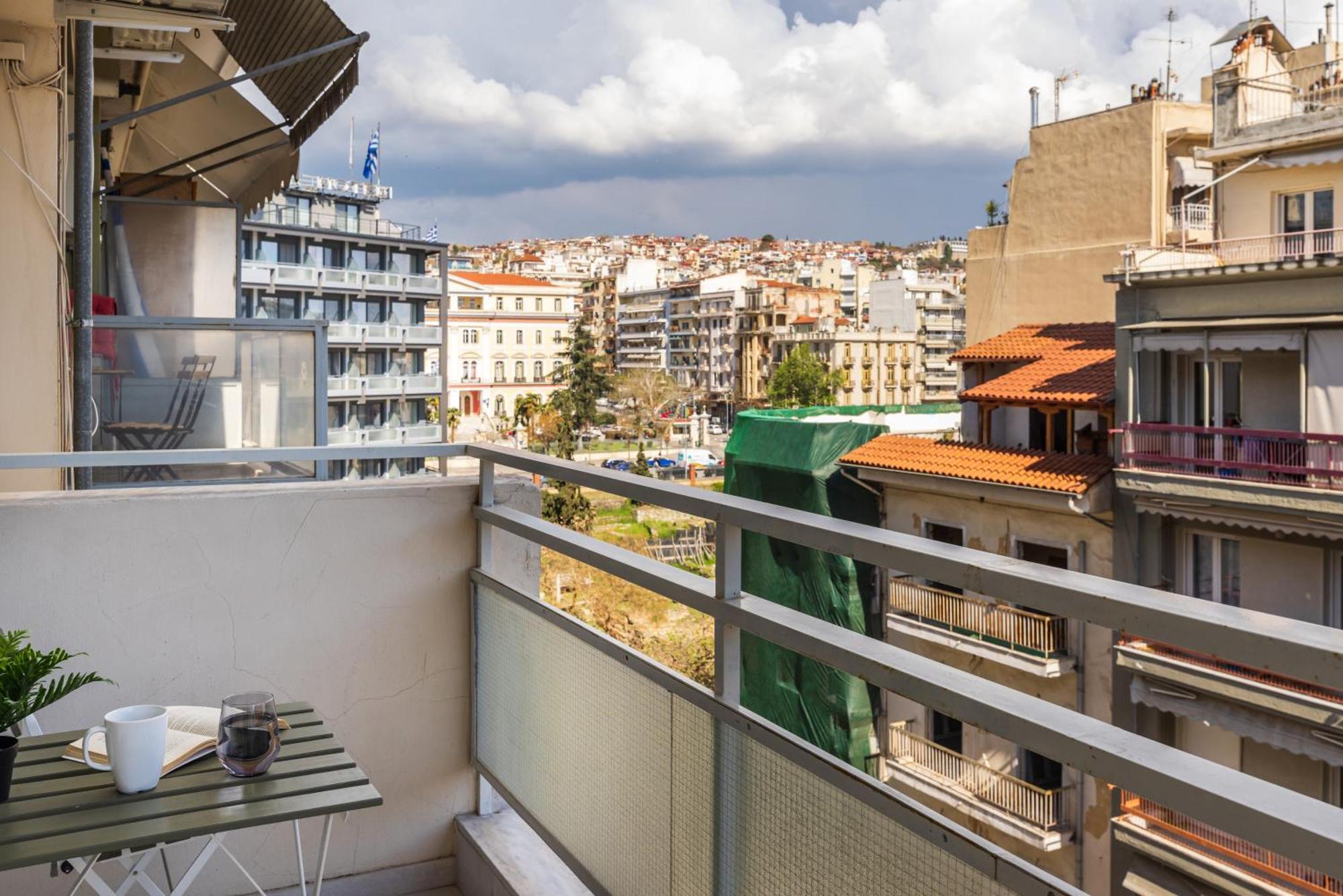 Coloured Nests Apartment Thessaloniki Exterior photo